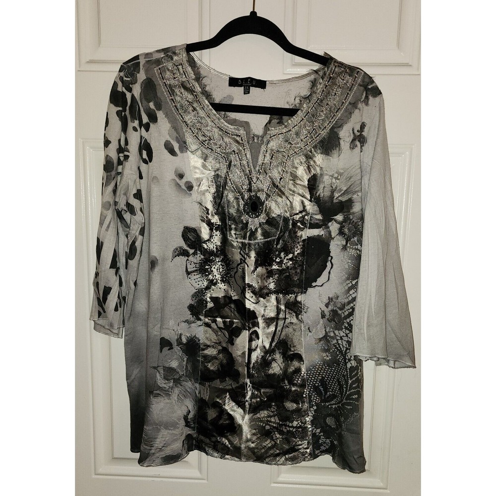 B.L.E.U. Tunic Top Size 2X with Beaded Neckline Gray